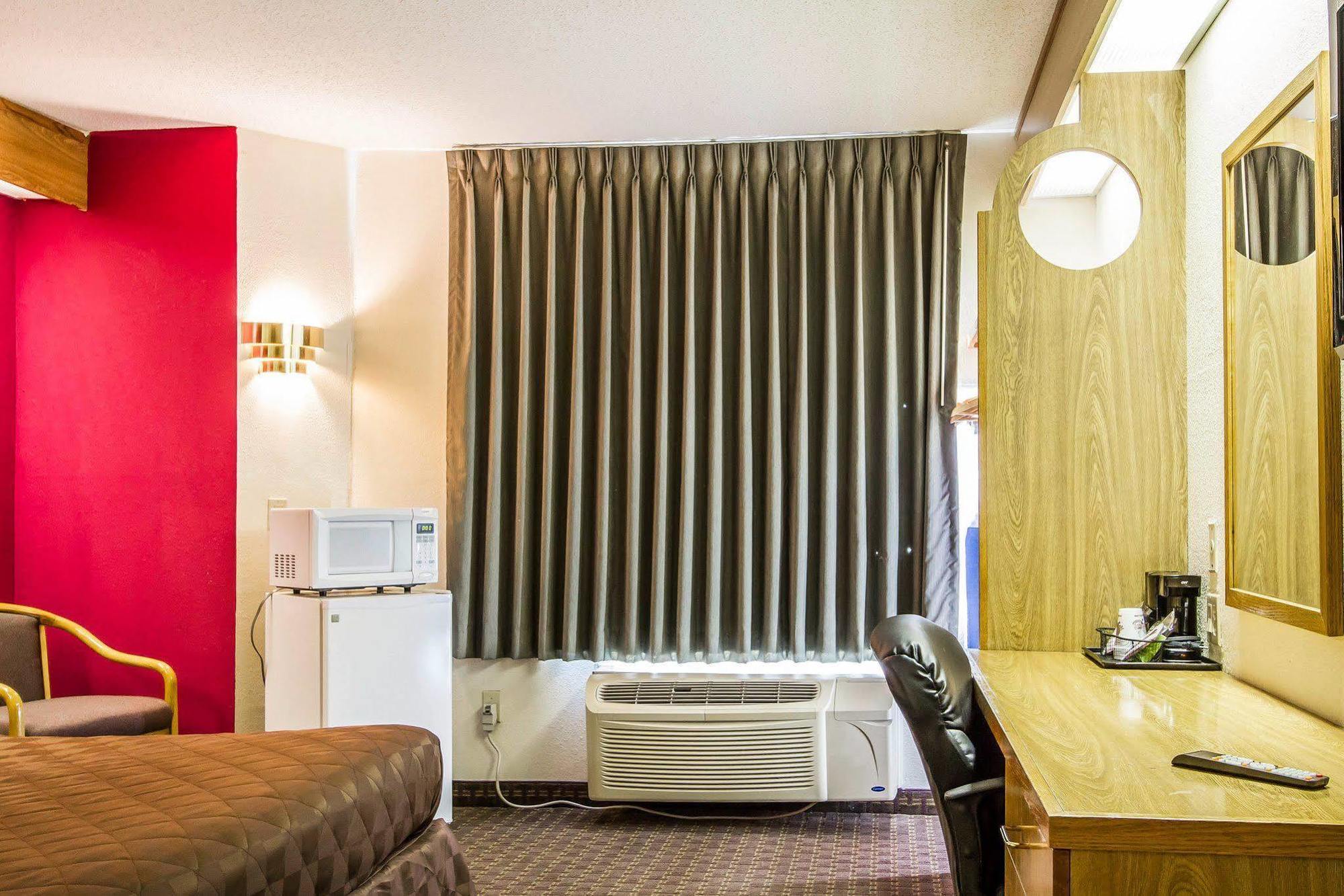 Rodeway Inn Memphis Buitenkant foto