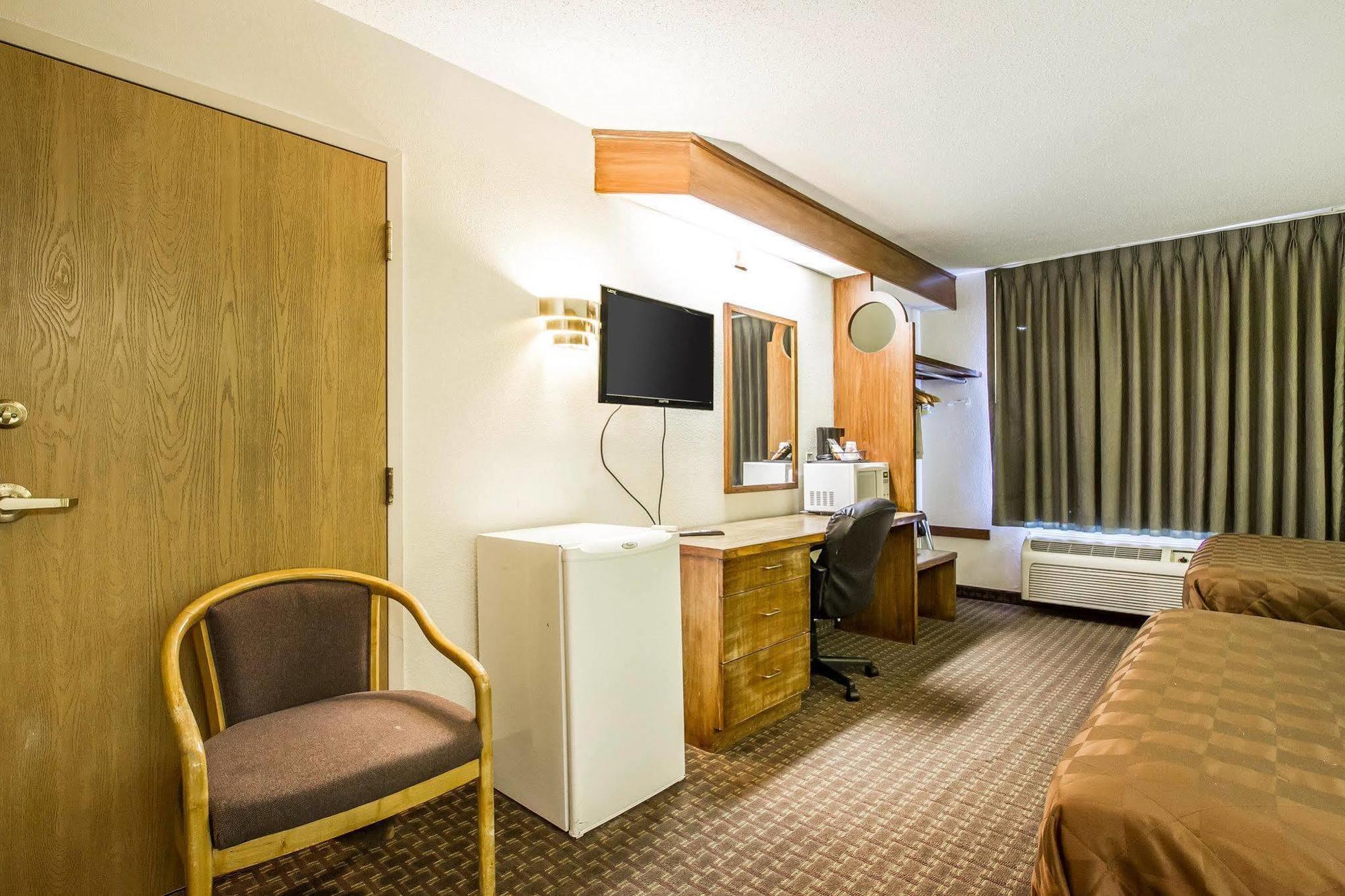 Rodeway Inn Memphis Buitenkant foto